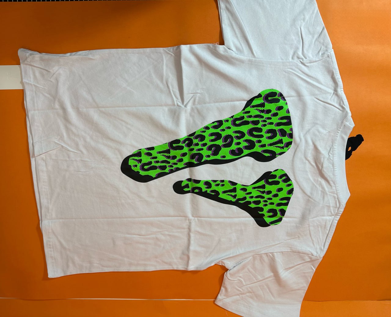 V Brand Graphic T-Shirts [40 styles]