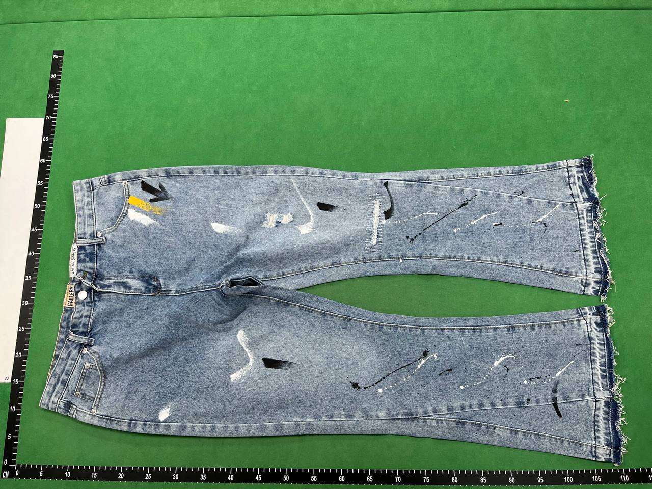 Off-White™ Diagonal Zipper Jeans [30 styles]