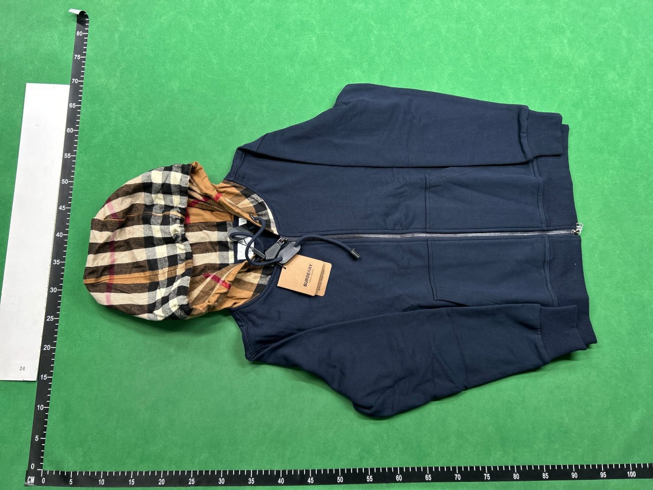 Burberry Hoodies & Sweatshirts [1 style]