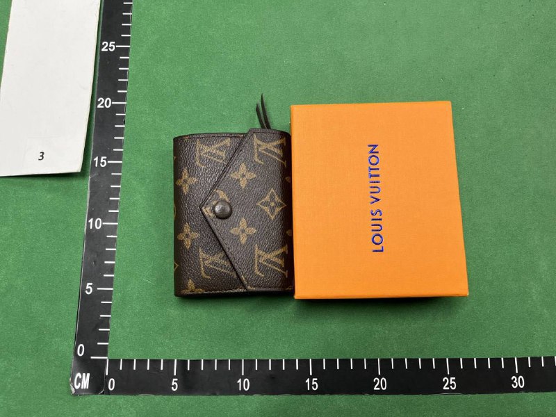 Louis Vuitton Monogram / Coach Signature / Gucci GG Supreme Wallets [39 styles]
