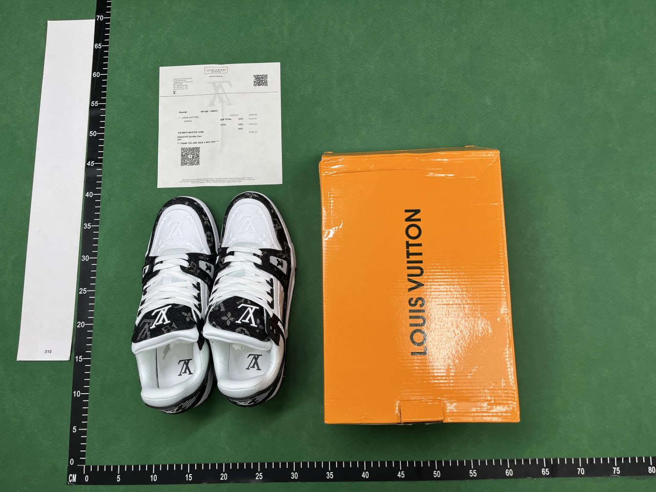 Louis Vuitton B22 Sneakers [32 styles]