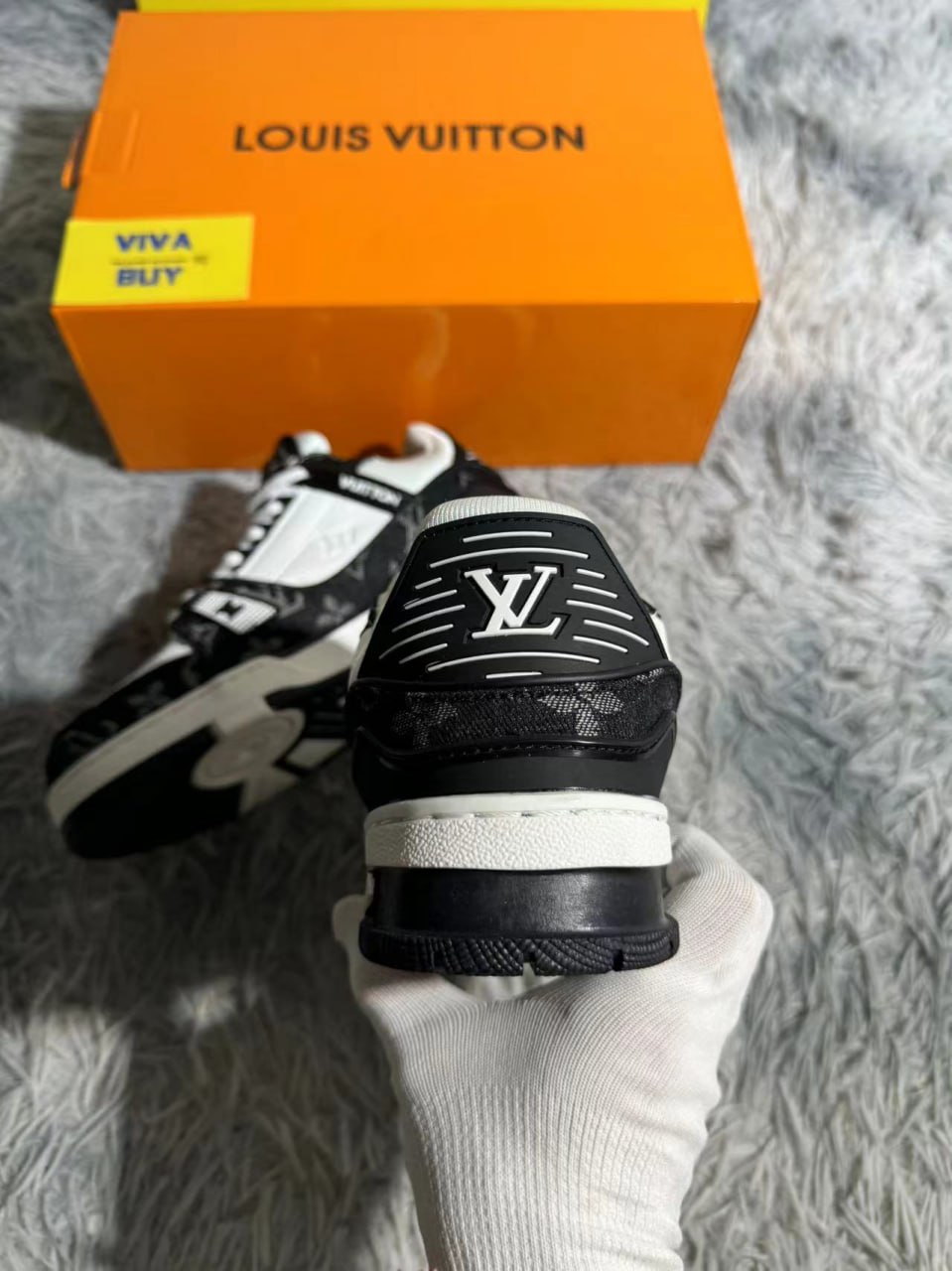 Louis Vuitton B22 Sneakers [15 styles]