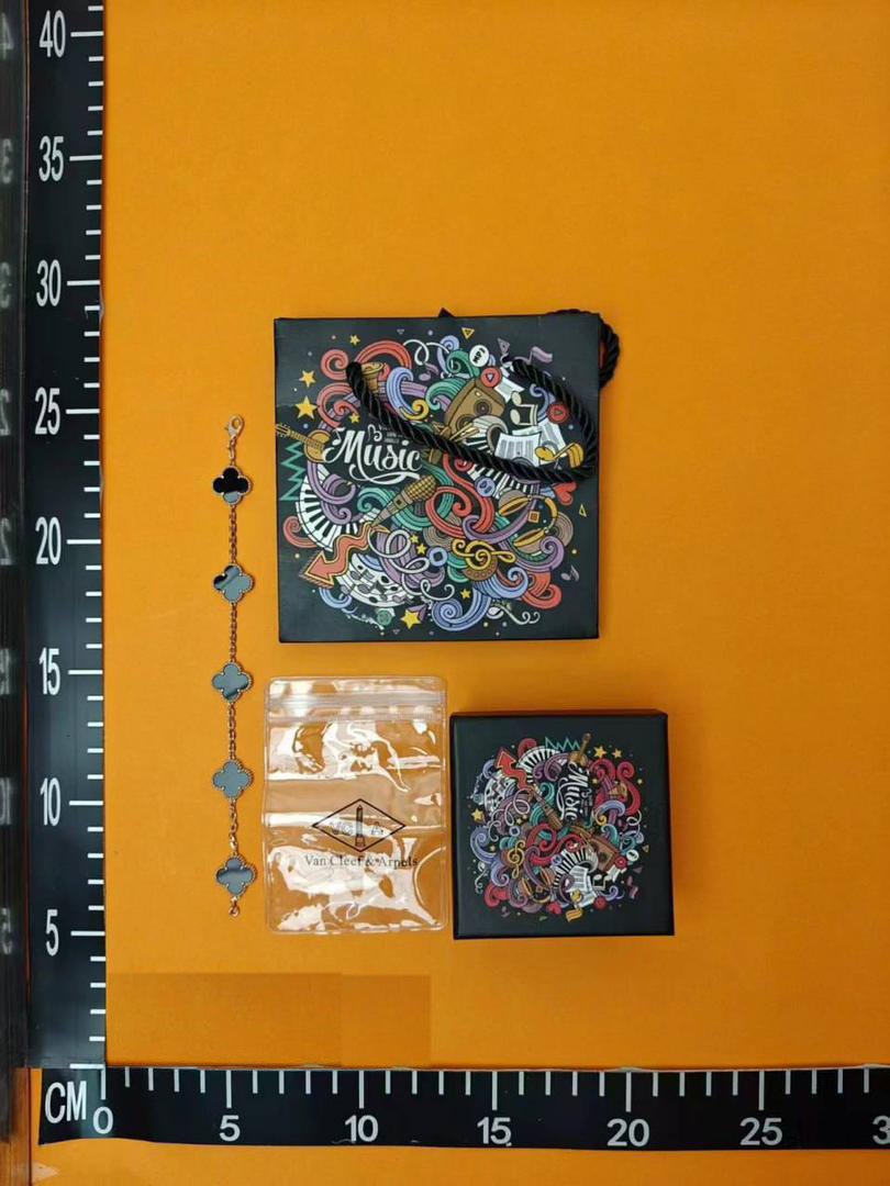 V Gold High Version Clover Bracelets [40 styles]