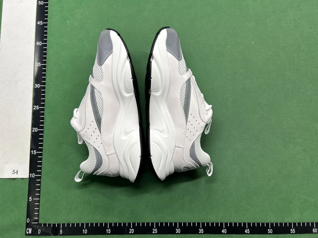 Dior B22 Sneakers [38 styles]