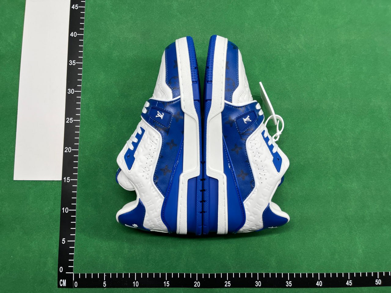 Louis Vuitton B22 Sneakers [29 styles]