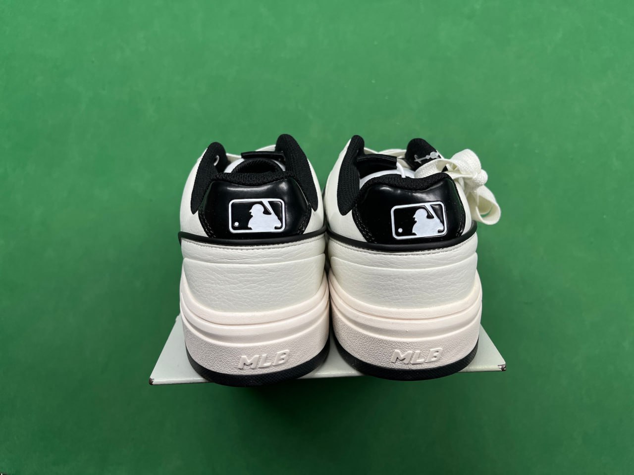 New York Yankees x Nike SB Dunk Low Sneakers [3 styles]