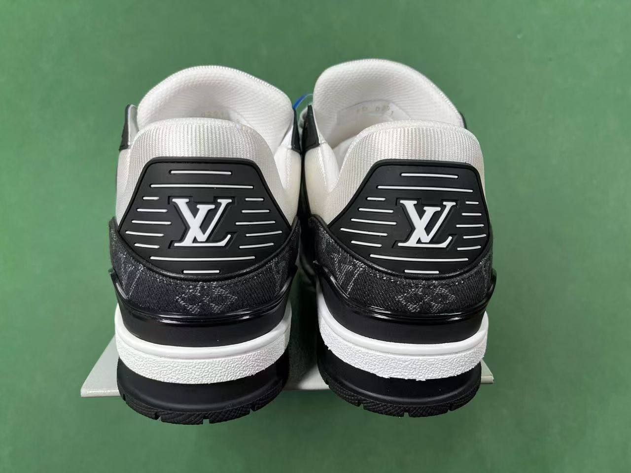 LV B22 Sneakers [22 styles]