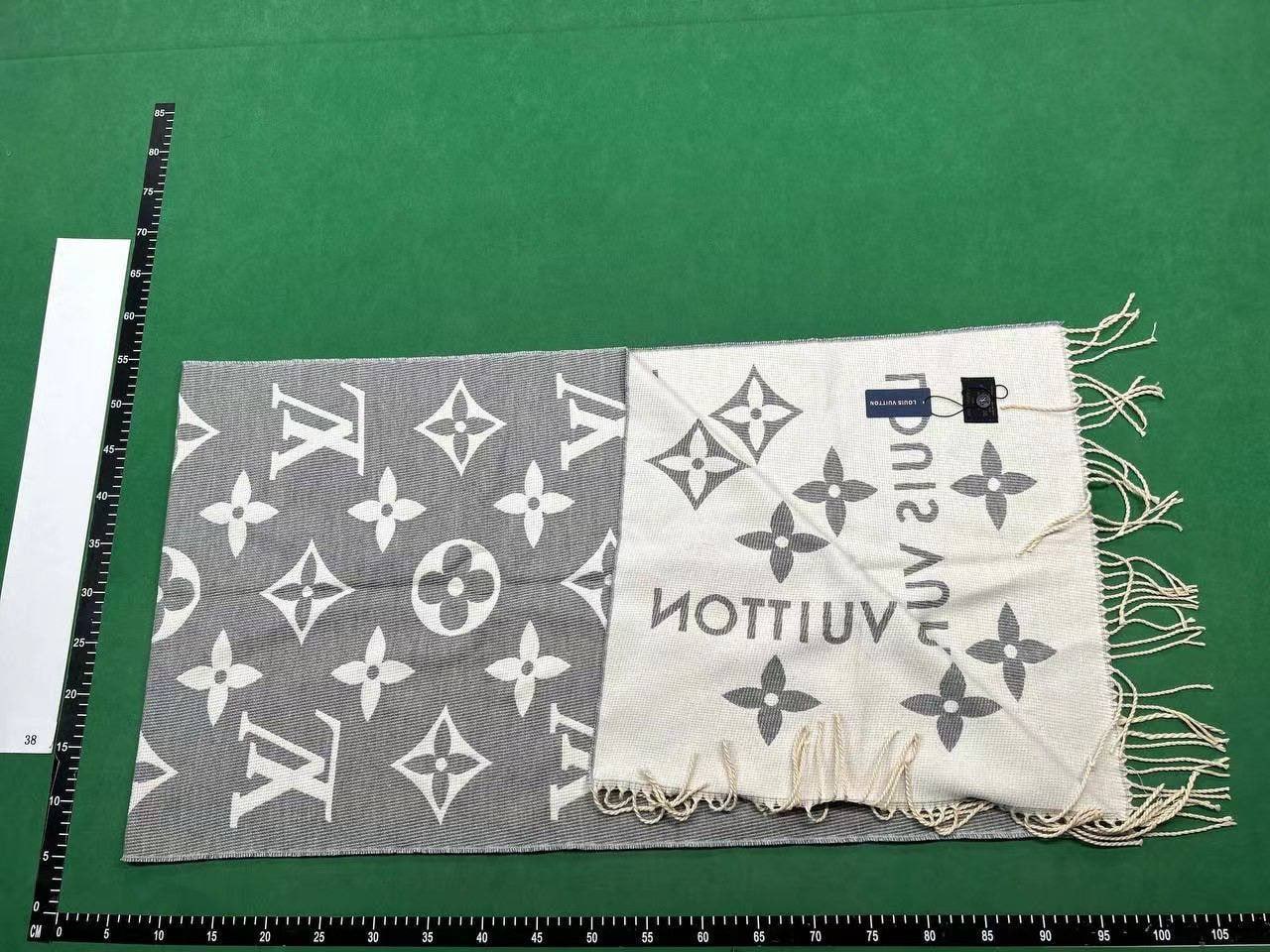 Fendi Roma / Burberry Check / Gucci GG Supreme / Louis Vuitton Monogram Scarves [33 styles]