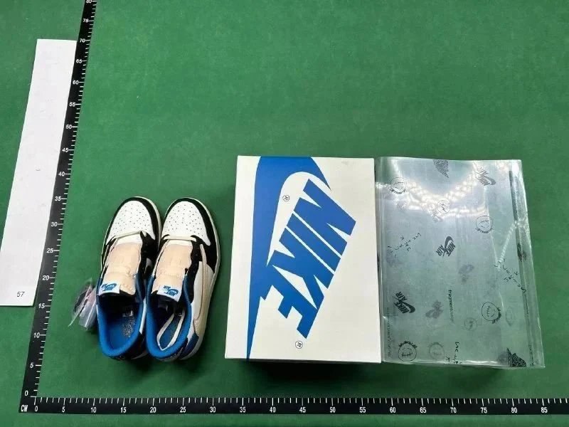 Nike Dunk Low Sneakers [33 styles]