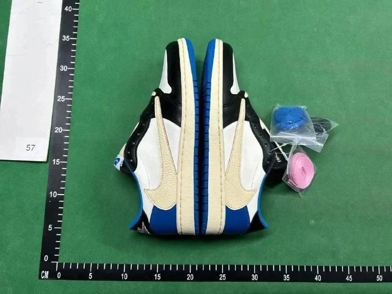 Nike Dunk Low Sneakers [33 styles]