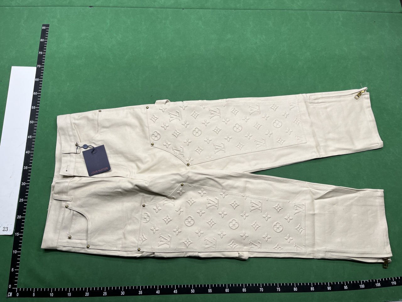 Louis Vuitton Monogram Cargo Pants [20 styles]